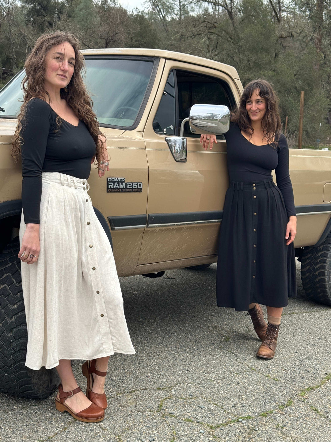 Trices Skirt in Textured Black Linen