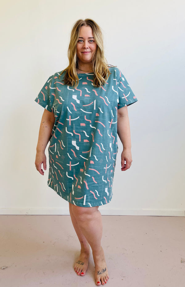 TOTALLY BESTIES Sammy T-Shirt Dress in Waves and Combs *ONLY TWO LEFT!!!*