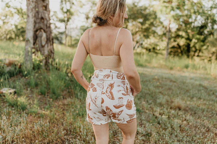 Perfect Shorts in Oat Woodland Wonder