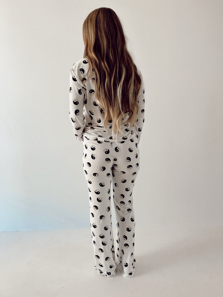 Black & White Yin Yang | Women's Bamboo  Pajamas