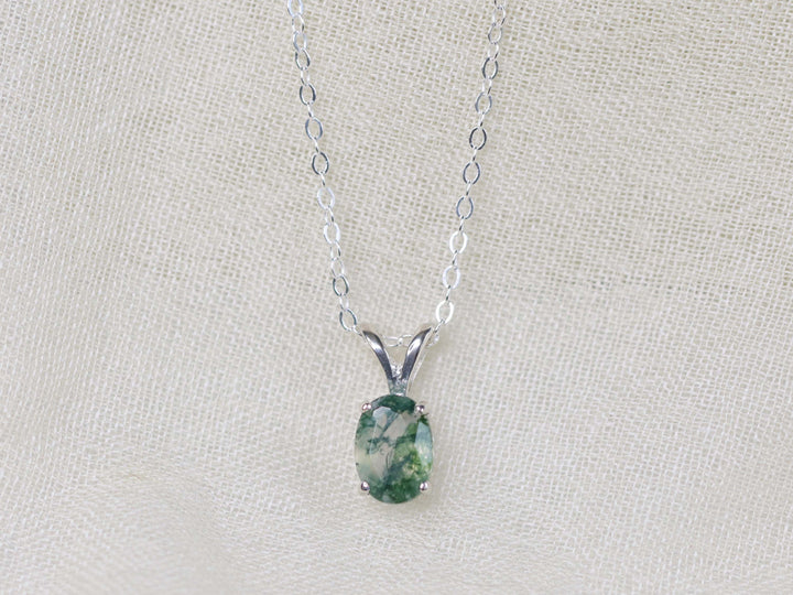 Moss Agate Pendant Necklace - 7x5 Oval