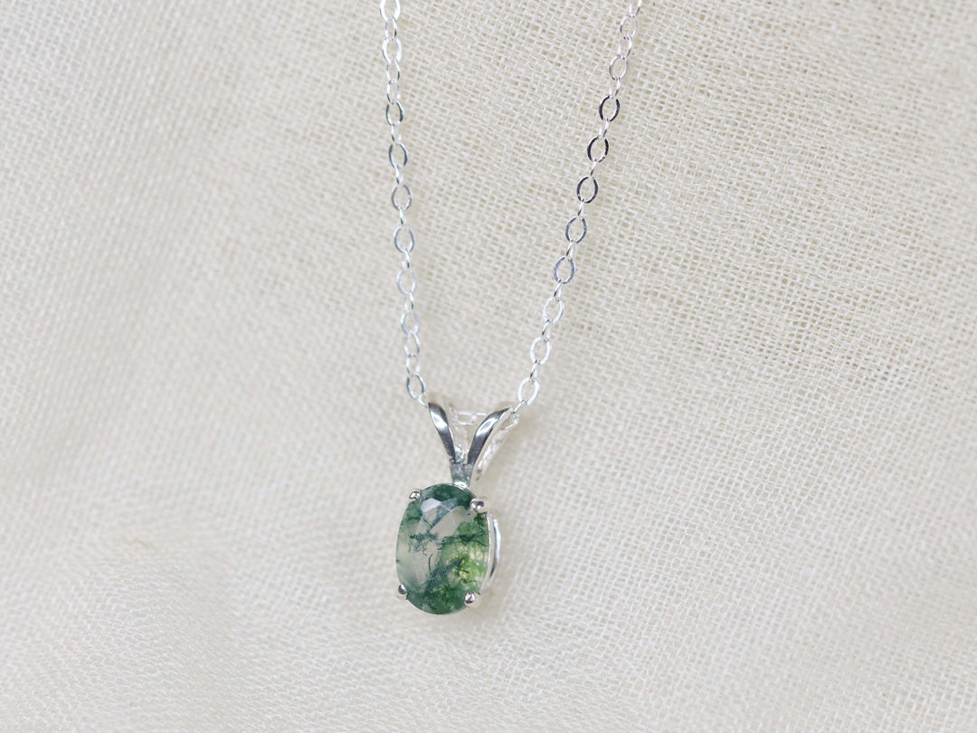 Moss Agate Pendant Necklace - 7x5 Oval