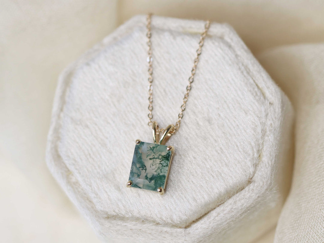 Moss Agate Pendant Necklace -  9x7 Emerald