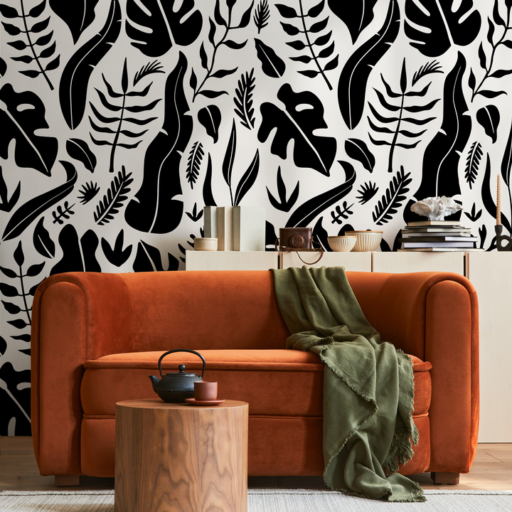 Botanical Wallpaper Featuring a Bold Tropical Leaf Motif in Black and White - C261