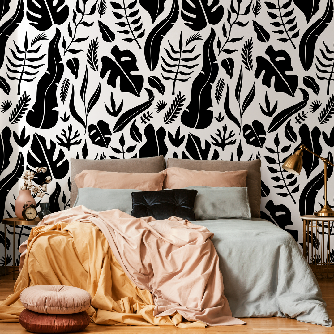Botanical Wallpaper Featuring a Bold Tropical Leaf Motif in Black and White - C261