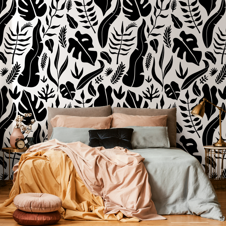 Botanical Wallpaper Featuring a Bold Tropical Leaf Motif in Black and White - C261