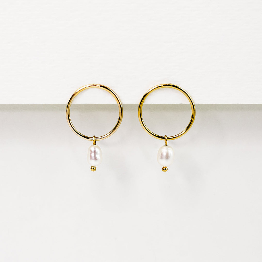 Caya Freshwater Pearl Circle Stud Earrings