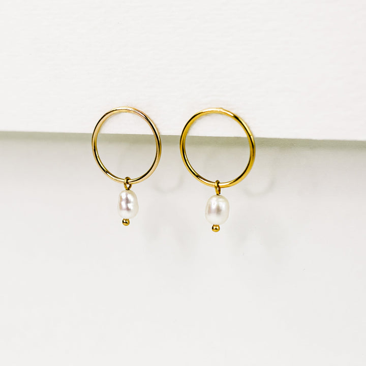 Caya Freshwater Pearl Circle Stud Earrings
