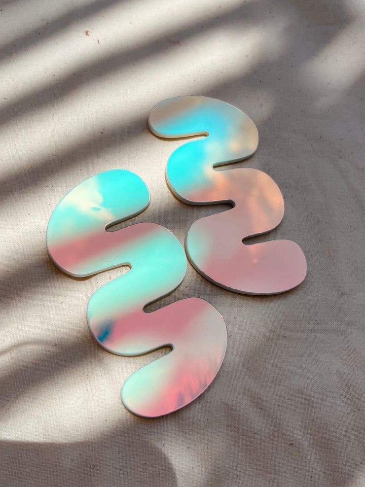 Iridescent Squiggle