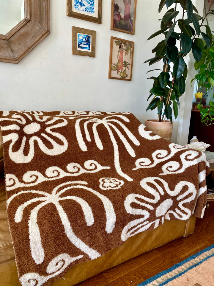 Hanalei Plush Throw - Mocha & Cream