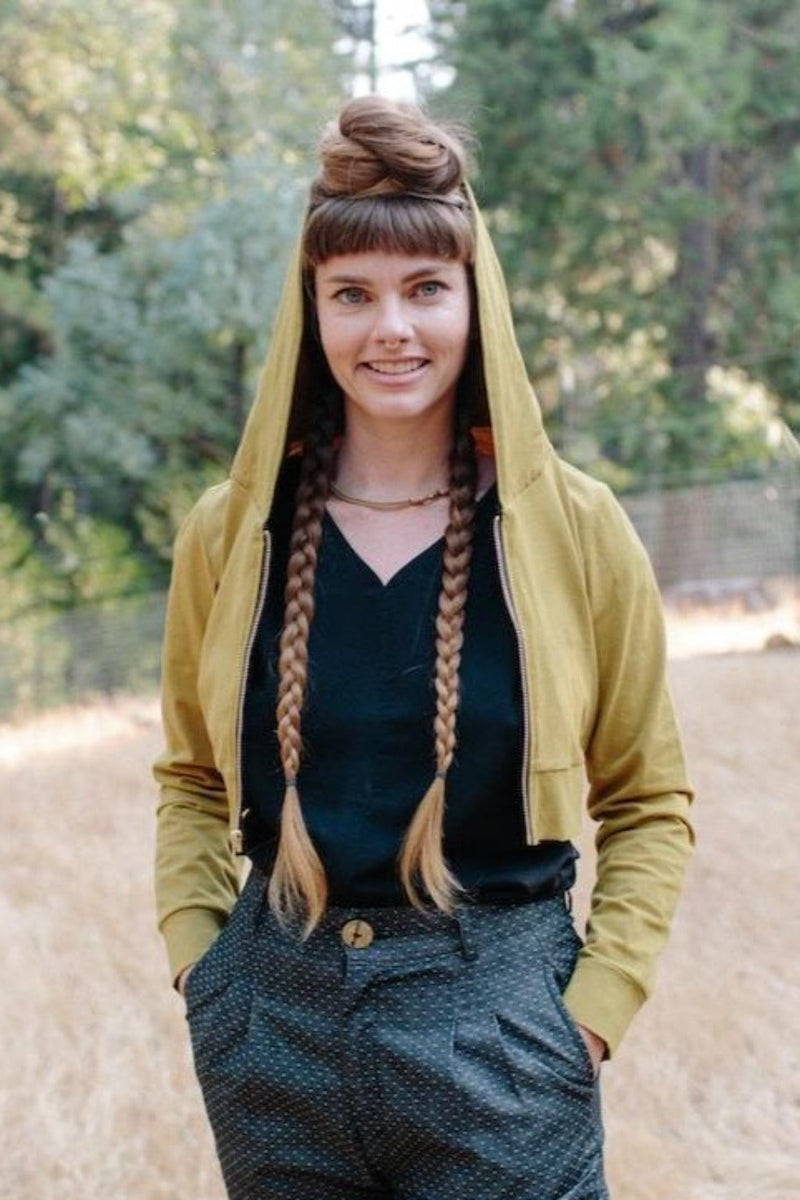 Cropped Hoodie In Pea Soup