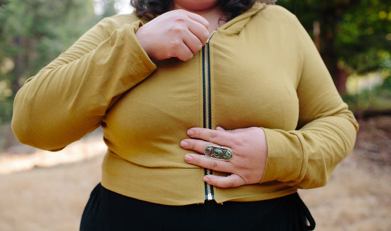 Cropped Hoodie In Pea Soup