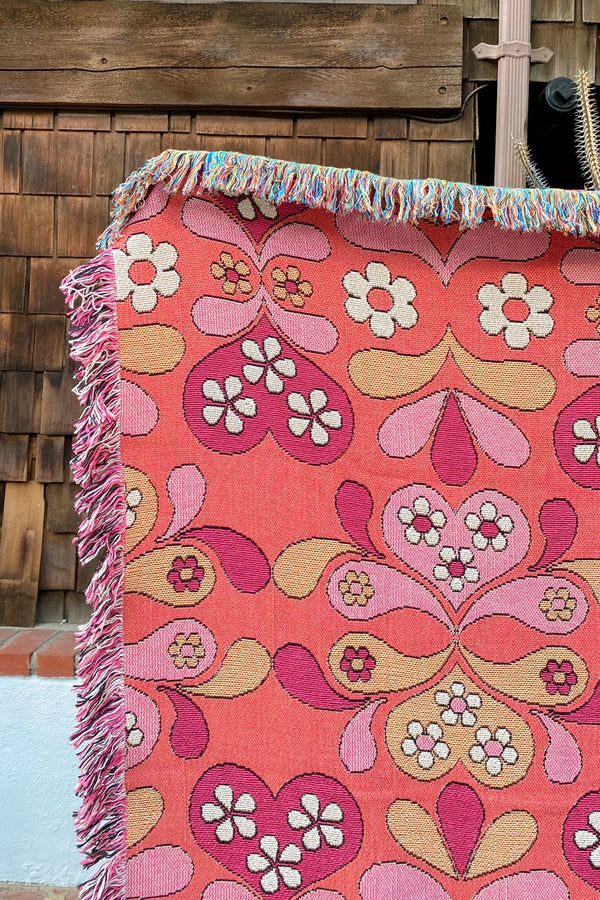 Daisy Woven Throw Blanket in Rose