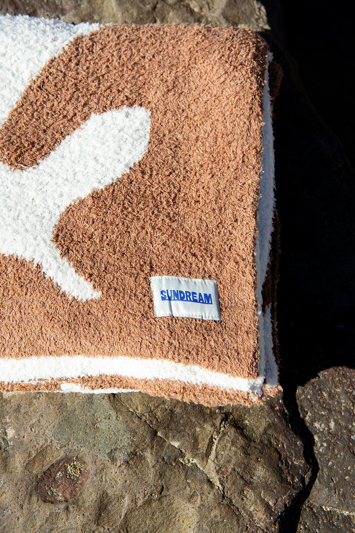 Paradise Plush Throw - Raw Umber