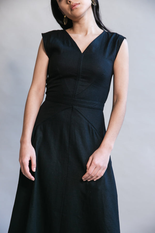 Xena Dress in Black Linen
