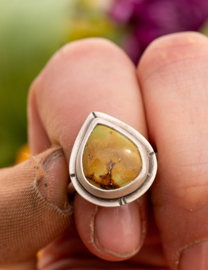 GOLDEN TURQUOISE RING