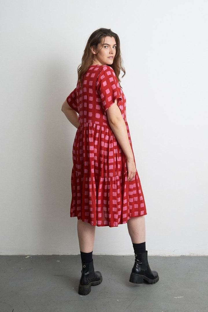 Layer Dress - Queen Me