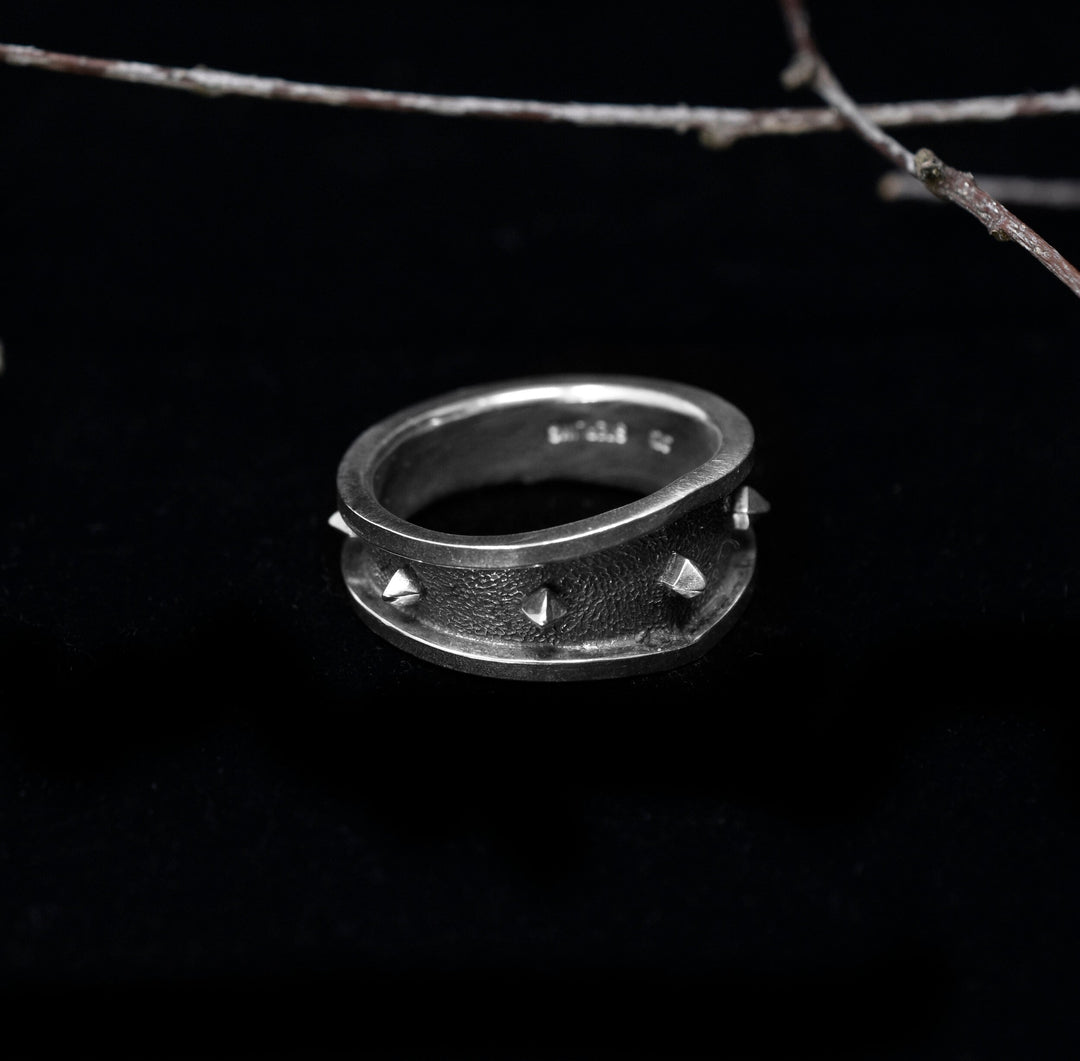 Pitfall Ring