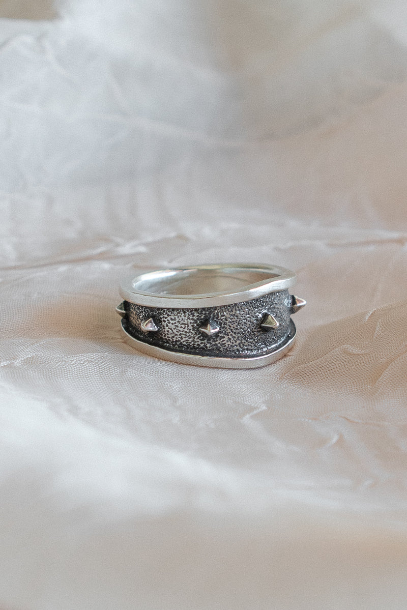 Pitfall Ring