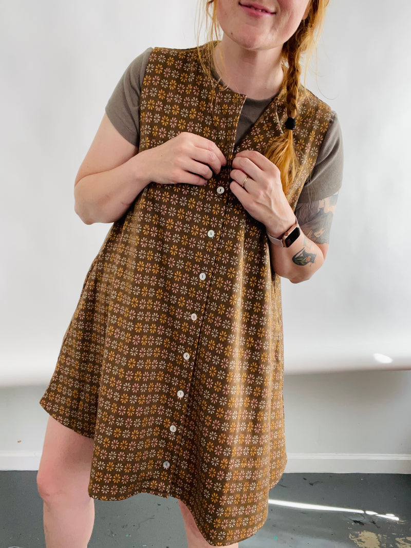 Mayra Dress in 70s Daisy
