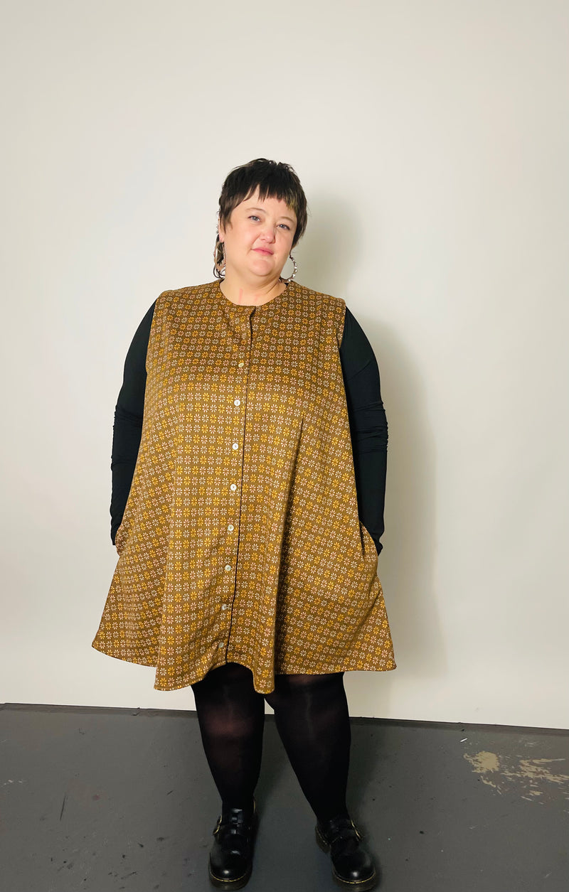 Mayra Dress in 70s Daisy
