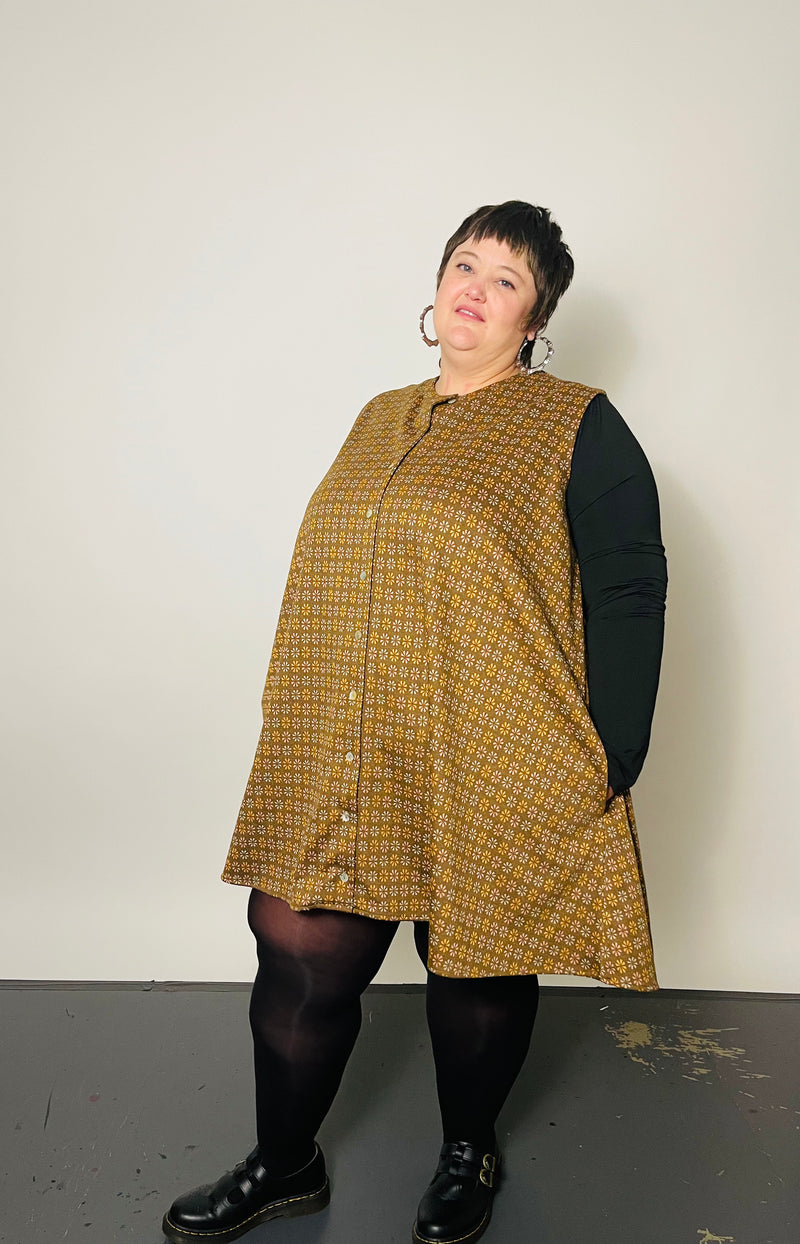 Mayra Dress in 70s Daisy