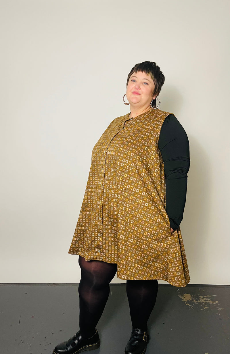 Mayra Dress in 70s Daisy