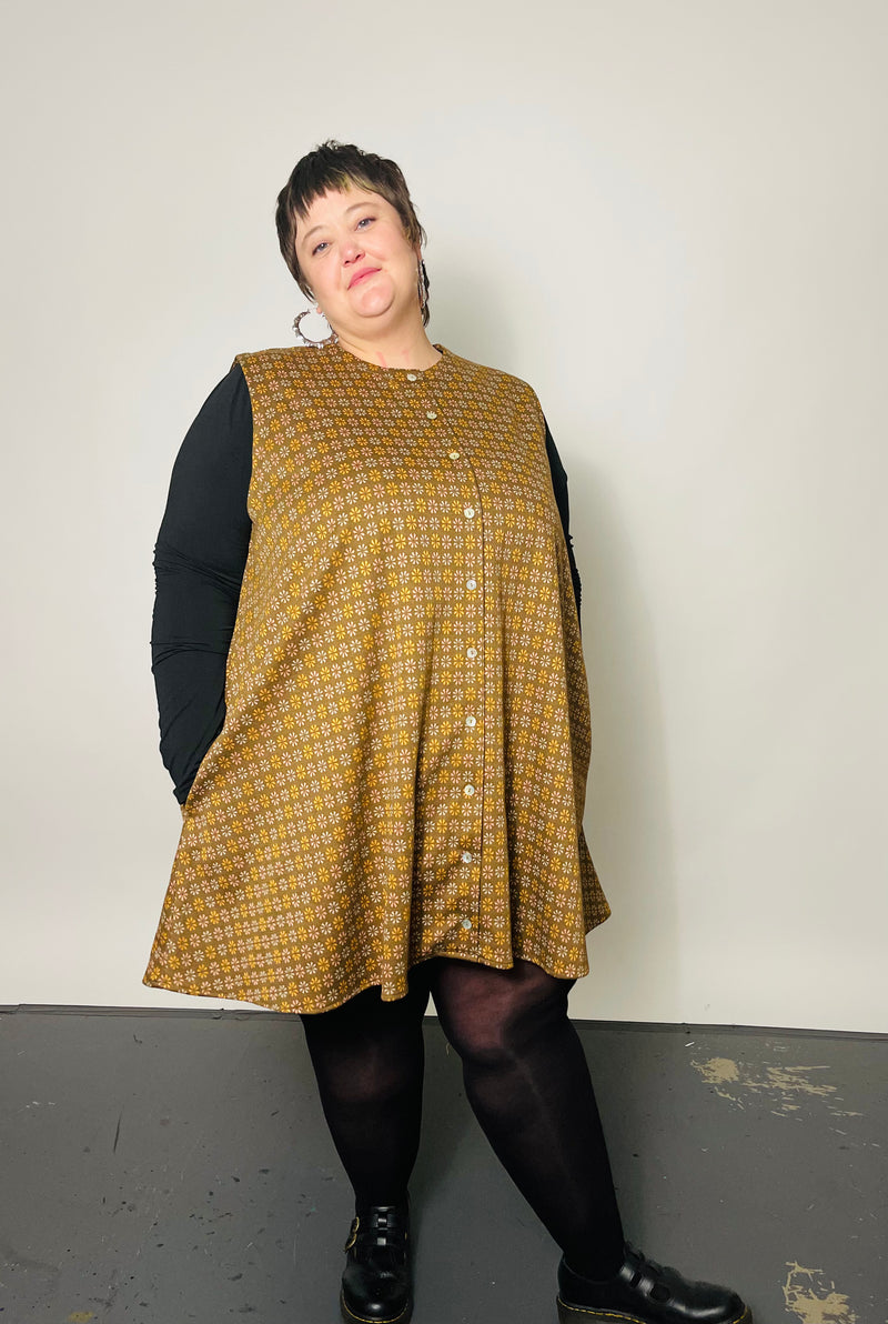 Mayra Dress in 70s Daisy