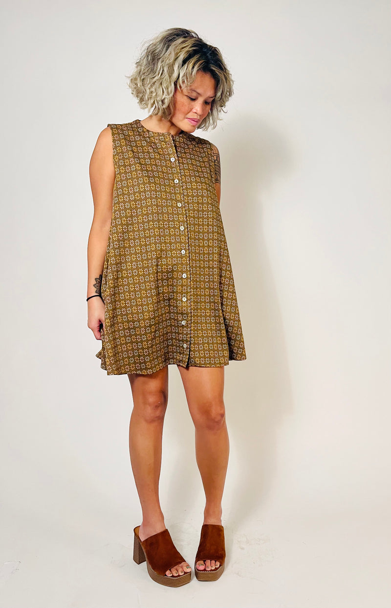 Mayra Dress in 70s Daisy