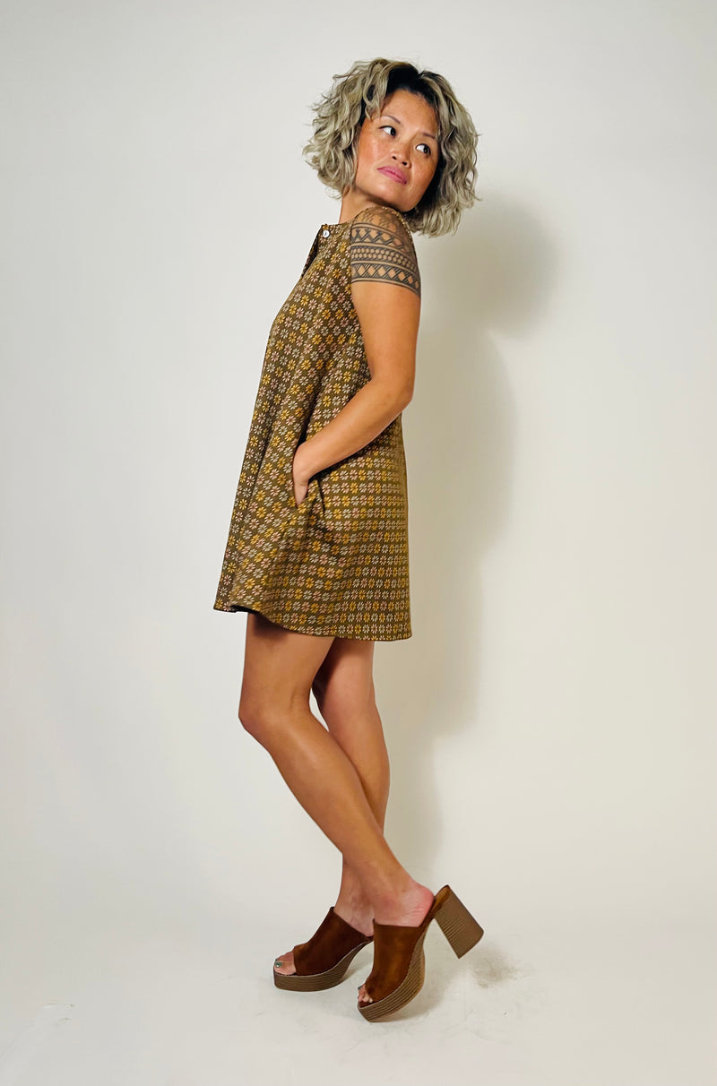Mayra Dress in 70s Daisy