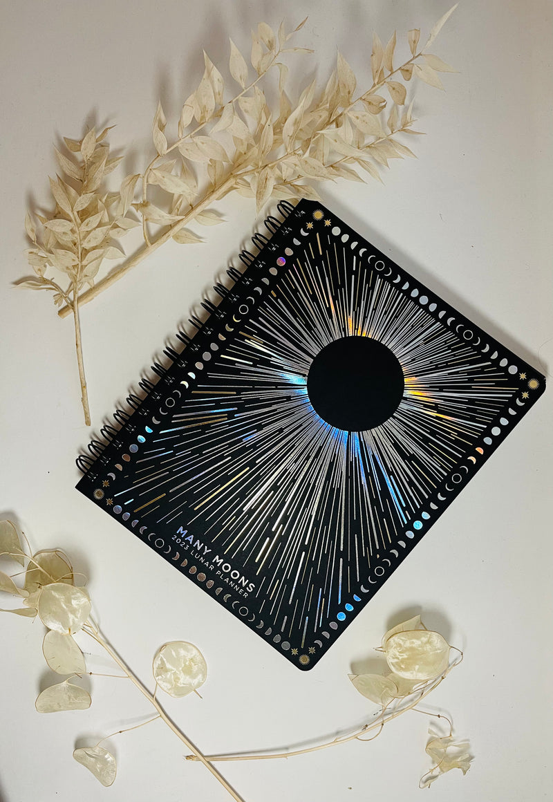 Many Moons Lunar Planner: 2023