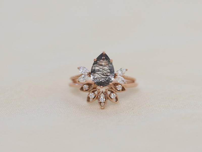Hera Ring with Diamonds